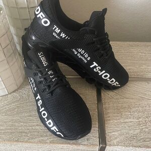 Women’s black running/walking sneakers, size 9